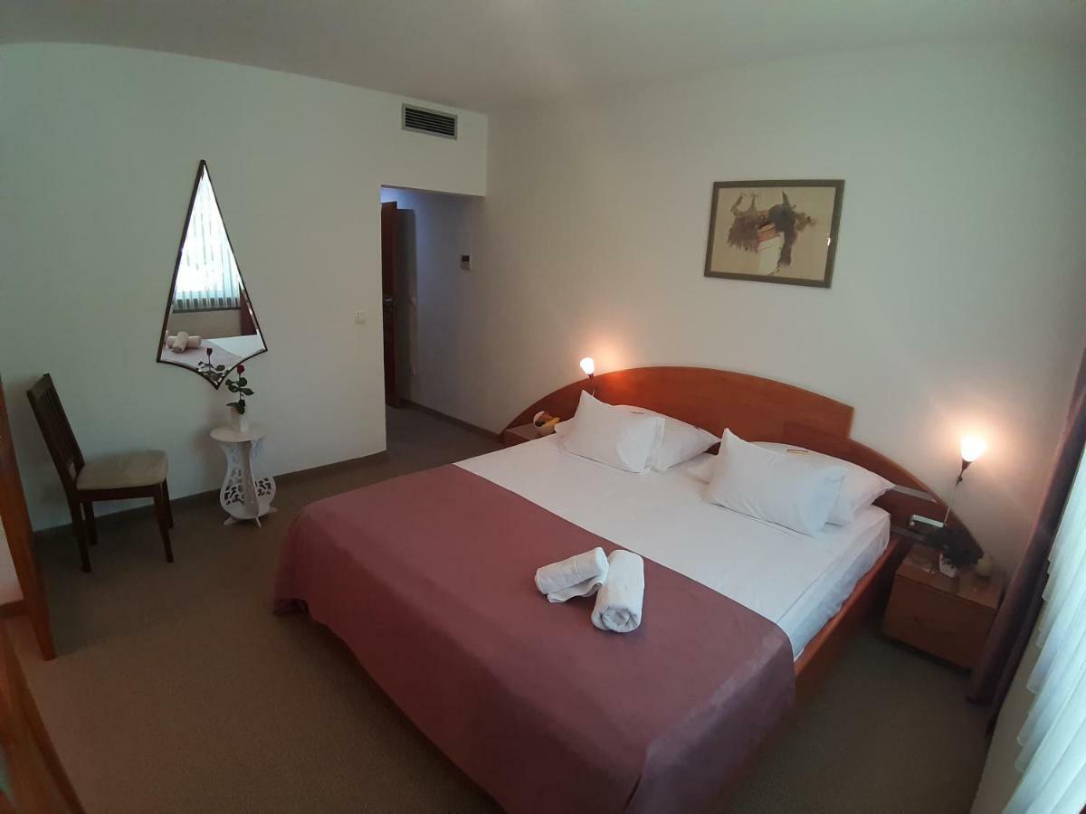 Park Hotel Bihać Esterno foto