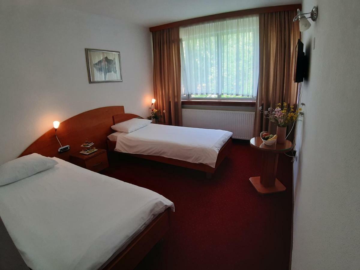 Park Hotel Bihać Esterno foto